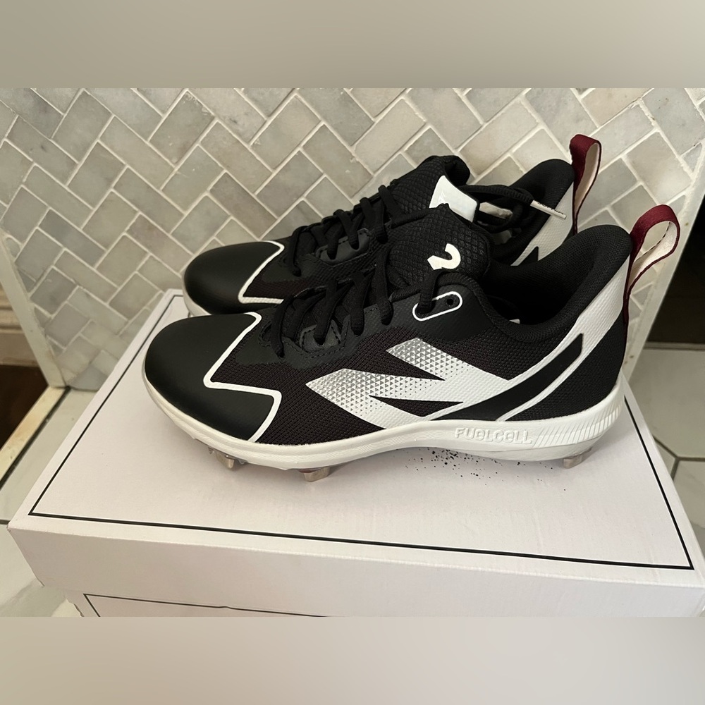 New Balance Black and White softball cleats- FuelCell Romero Duo